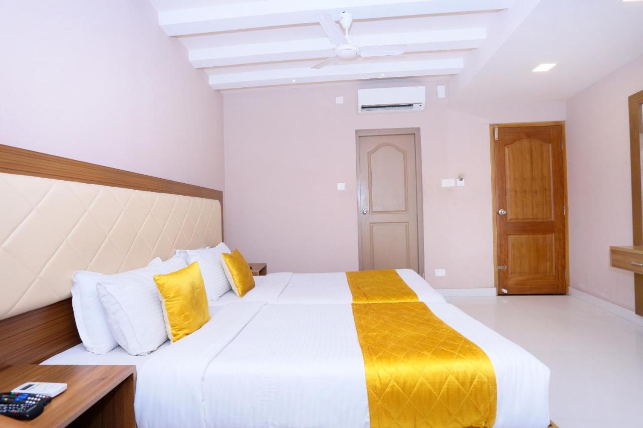 Oyo Flagship 25093 Hotel Thamam Коччи Экстерьер фото