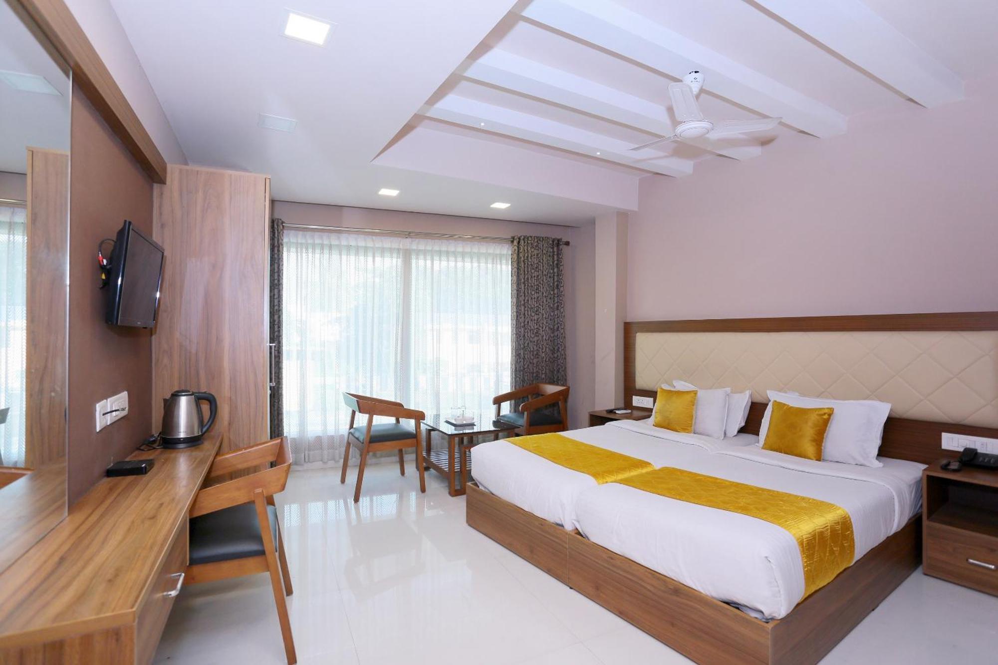 Oyo Flagship 25093 Hotel Thamam Коччи Экстерьер фото