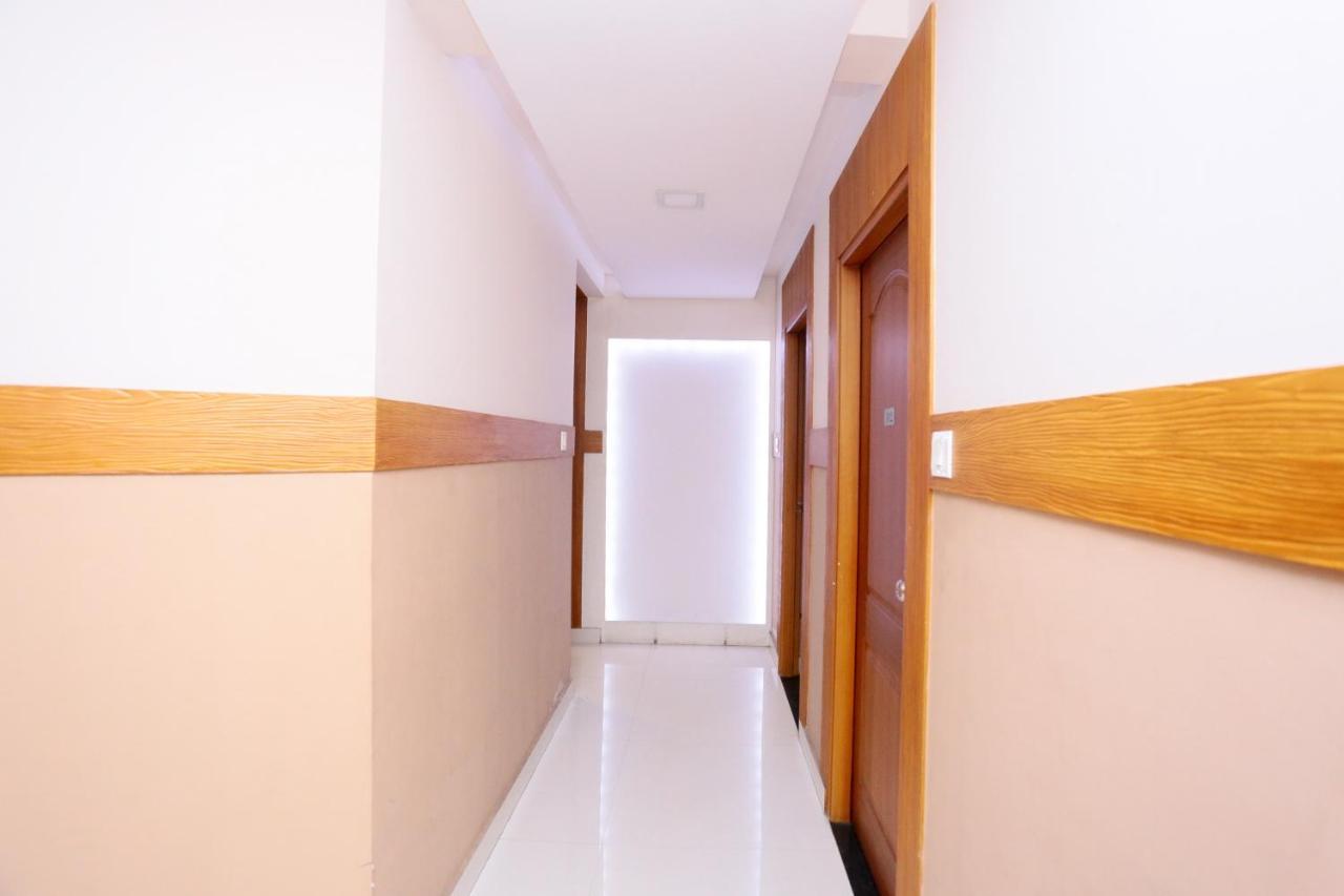 Oyo Flagship 25093 Hotel Thamam Коччи Экстерьер фото